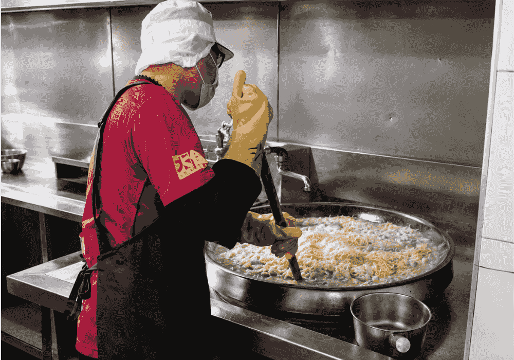 Diet plan designed for large events, ensuring that every participant can enjoy safe, delicious meals. Large activity meal Our service Da Jia Bento Factory} passed the Executive Yuan Department of Health HACCP certification, mainly undertaking school lunch programs, group meals, boxed meals, and catering services, additionally also serving companies, organizations, and large events. Da Jia Bento Factory Co., Ltd. to improve product quality, in 2008 built a factory covering 210 ping (approximately 693 square meters), equipped with professional production equipment, evaluated by the HACCP assessment team to produce 12,000 safe meals daily. In the professional meal supply process, the factory's equipment and workflow planning, employees' professional quality, and the freshness and safety of ingredients are all key factors affecting product quality. The company upholds enthusiasm and humble learning for group meal services, continuously improving, fully cooperating with health authorities' policies, and constantly enhancing product quality. Achieving HACCP certification allows every consumer to receive the most satisfactory dining service. Diet plan designed for large events, ensuring that every participant can enjoy safe, delicious meals. Large activity meal Our service Da Jia Bento Factory} passed the Executive Yuan Department of Health HACCP certification, mainly undertaking school lunch programs, group meals, boxed meals, and catering services, additionally also serving companies, organizations, and large events. Da Jia Bento Factory Co., Ltd. to improve product quality, in 2008 built a factory covering 210 ping (approximately 693 square meters), equipped with professional production equipment, evaluated by the HACCP assessment team to produce 12,000 safe meals daily. In the professional meal supply process, the factory's equipment and workflow planning, employees' professional quality, and the freshness and safety of ingredients are all key factors affecting product quality. The company upholds enthusiasm and humble learning for group meal services, continuously improving, fully cooperating with health authorities' policies, and constantly enhancing product quality. Achieving HACCP certification allows every consumer to receive the most satisfactory dining service.