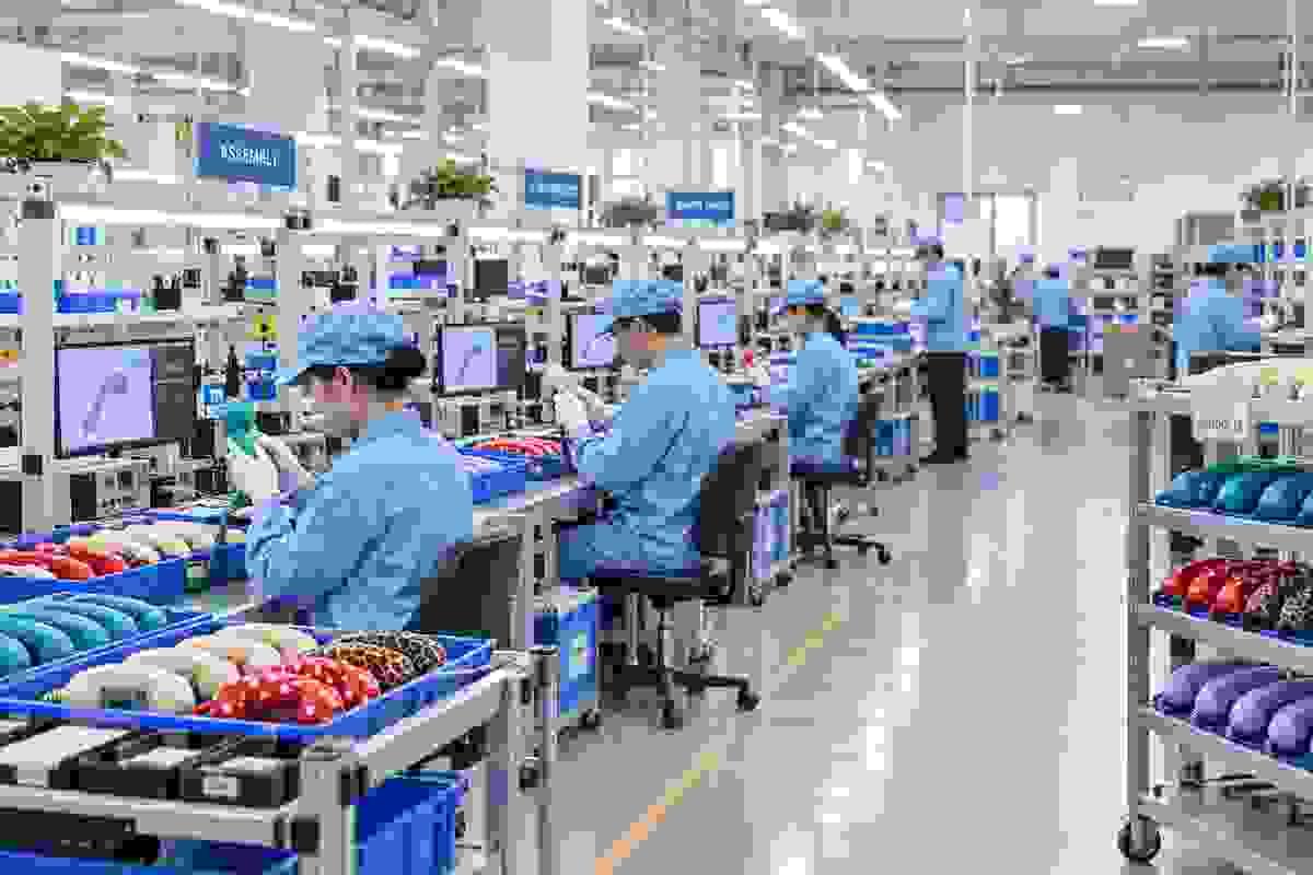Retro phone handset production and quality control in a Shenzhen factory, including assembly, function testing, audio testing, appearance inspection and packaging checks. Retro phone handset production and quality control in a Shenzhen factory, including assembly, function testing, audio testing, appearance inspection and packaging checks.