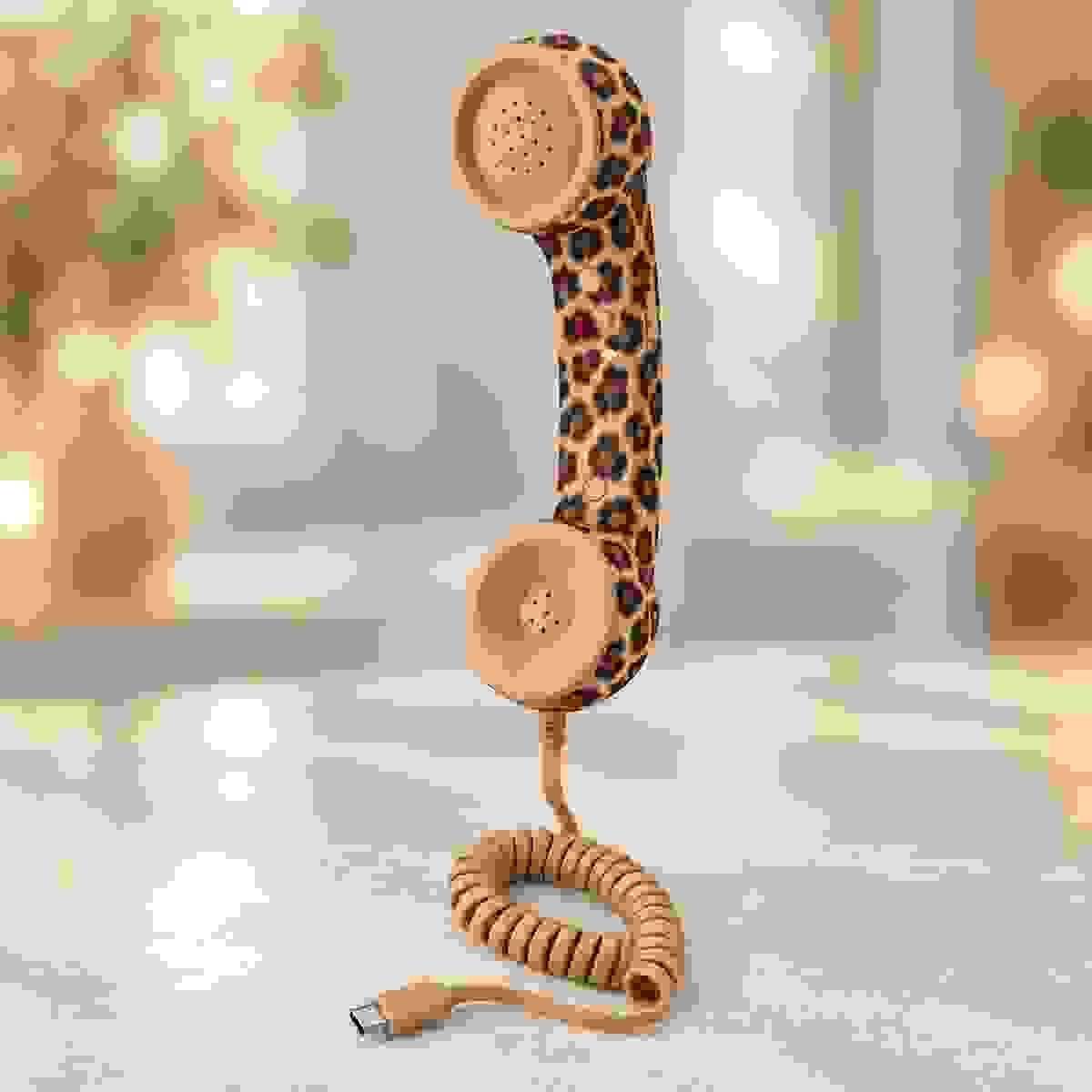 Model 569 leopard pattern USB Type-C retro phone handset with beige coiled cable and USB-C connector Model 569 leopard pattern USB Type-C retro phone handset with beige coiled cable and USB-C connector