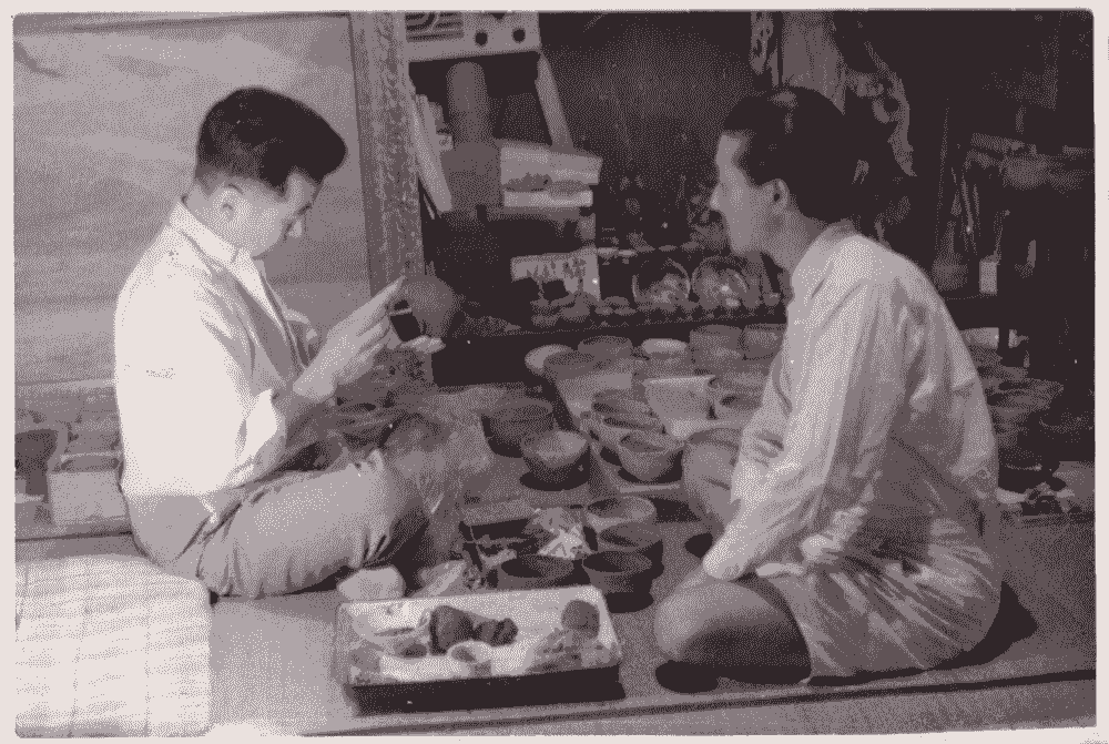 陶芸家・花仙人 — 江の島・鎌倉の土で独自の楽焼技法を築いたアーティスト Hanasennin, Raku Artist — a ceramic creator who developed a unique raku technique using Enoshima and Kamakura clay 陶芸家・花仙人 — 江の島・鎌倉の土で独自の楽焼技法を築いたアーティスト Hanasennin, Raku Artist — a ceramic creator who developed a unique raku technique using Enoshima and Kamakura clay