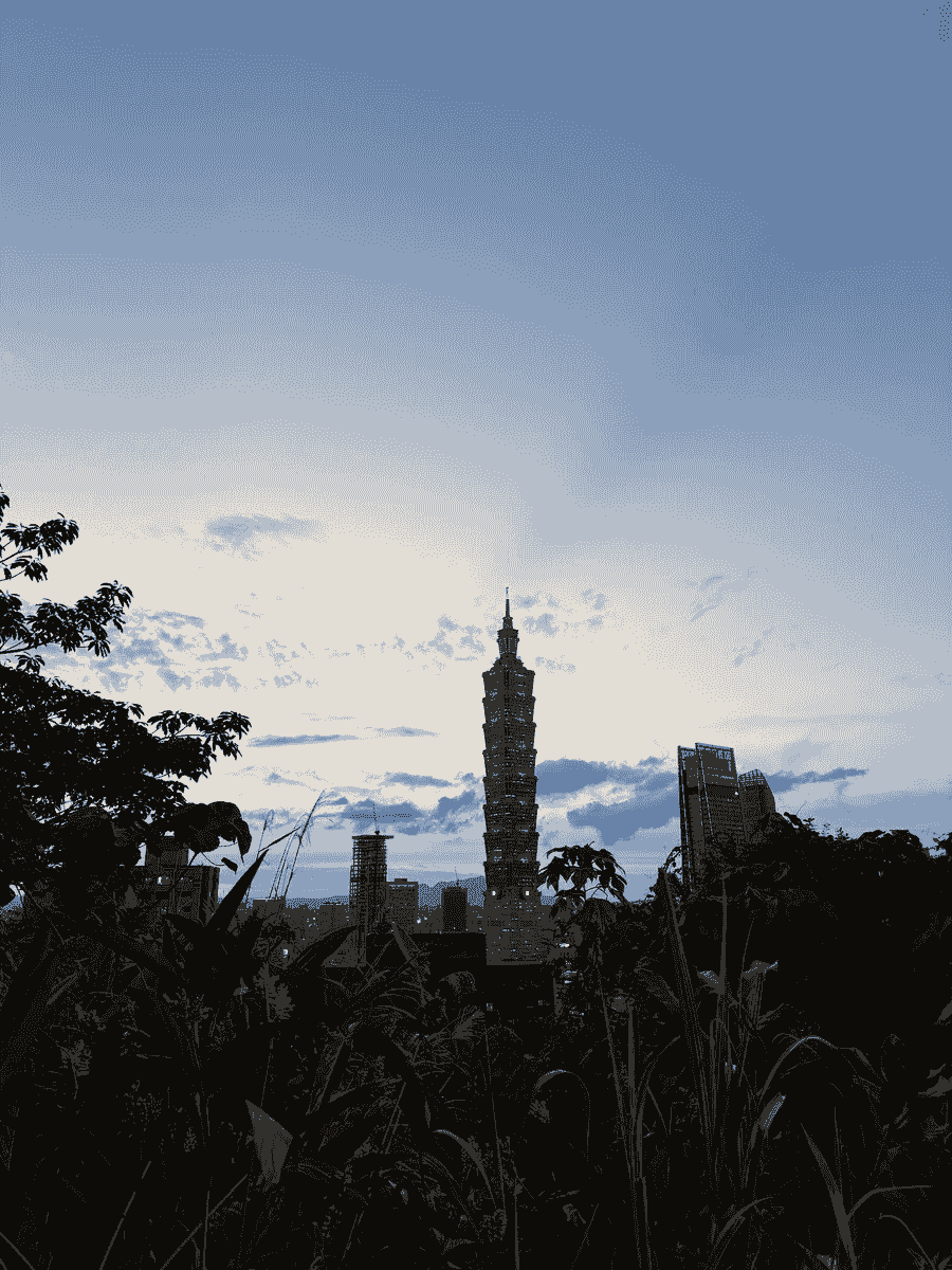 Sunset view of the Taipei 101 and Taiwan skyline from Elephant Mountain hiking spot