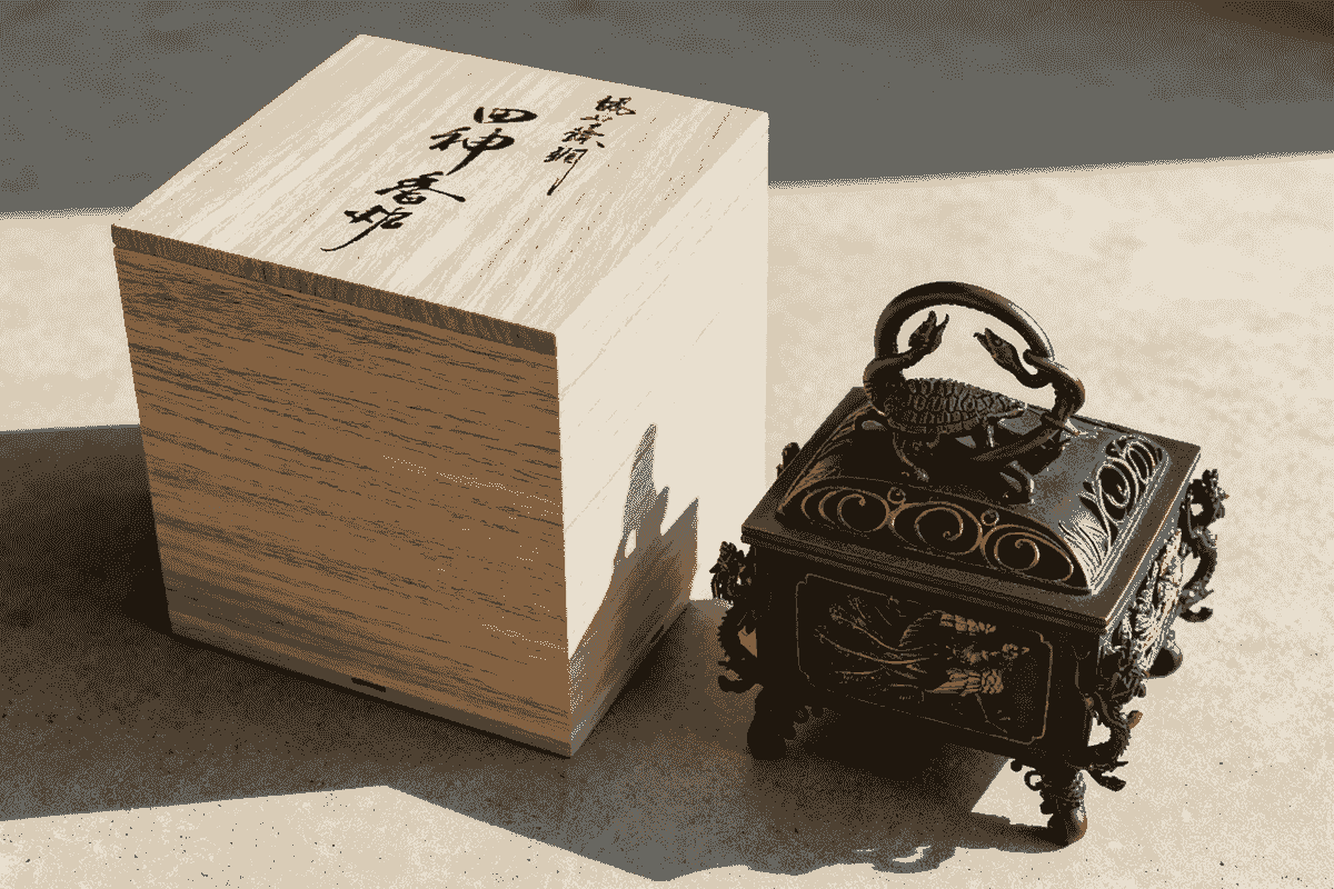Traditional Japanese incense burner design reimagined in minimalist bronze.