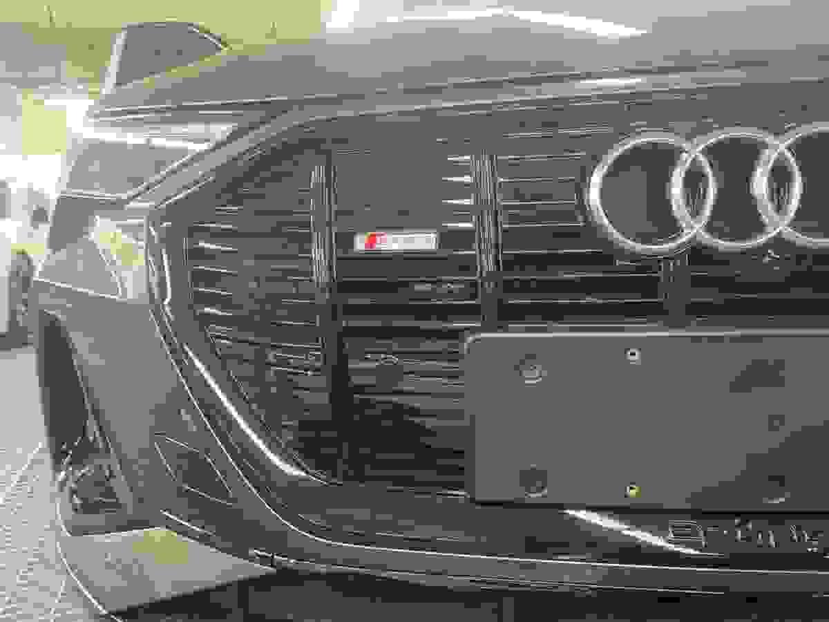 Audi E-tron 後防護罩細節特寫