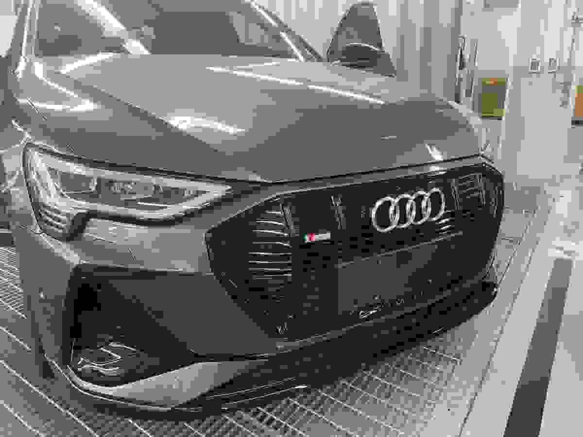 Audi E-tron 前防護罩安裝效果展示