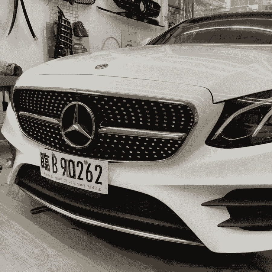 Mercedes-Benz W213 滿天星前水箱護罩正面展示