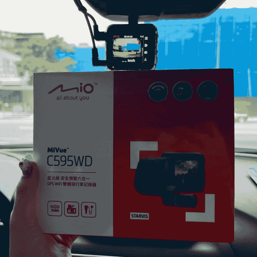 MIO C595WD 安裝在車內實際照片