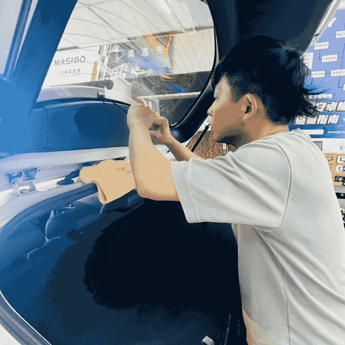Mazda3安裝行車紀錄器過程