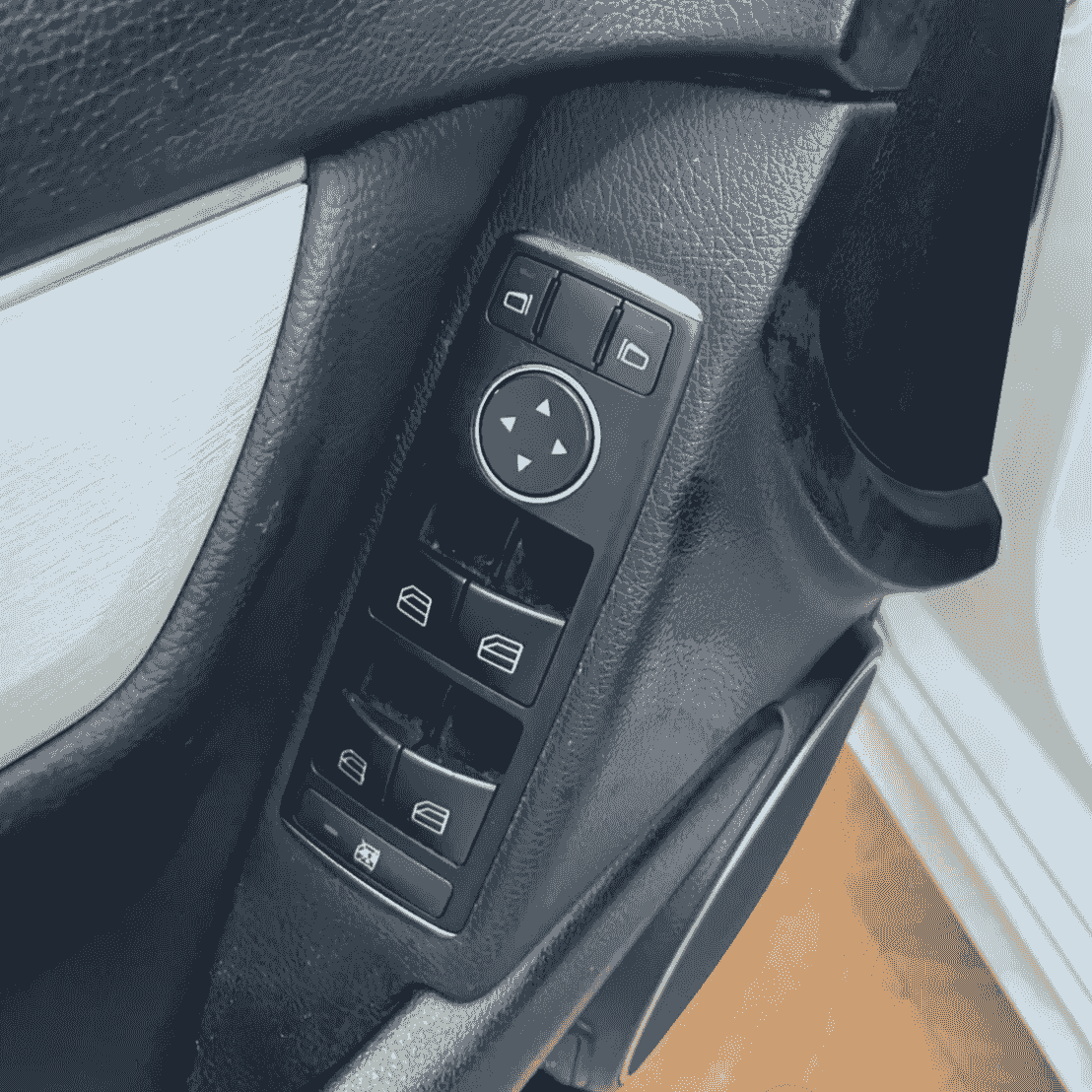車門上鎖後後視鏡自動收折示範