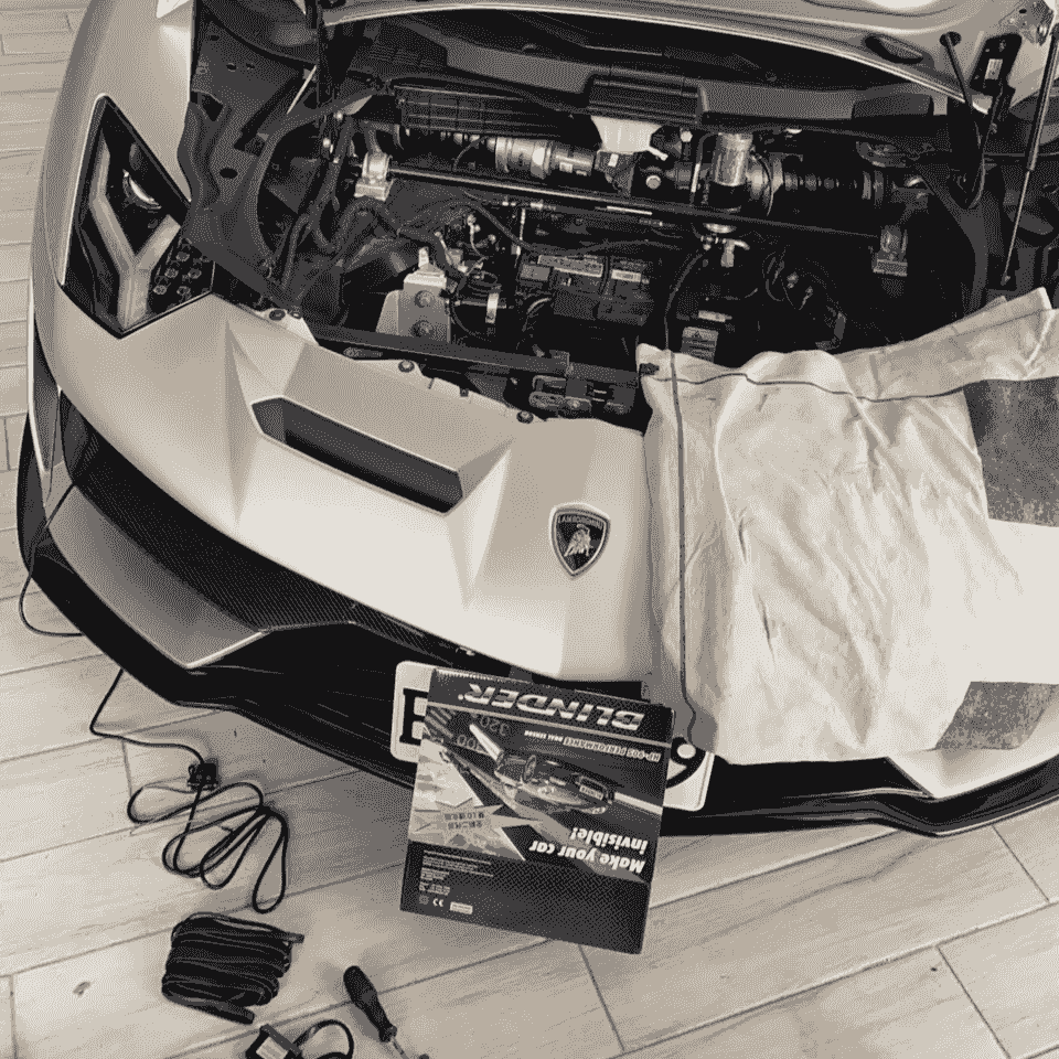 Aventador SV 前保桿雷射防護罩安裝特寫