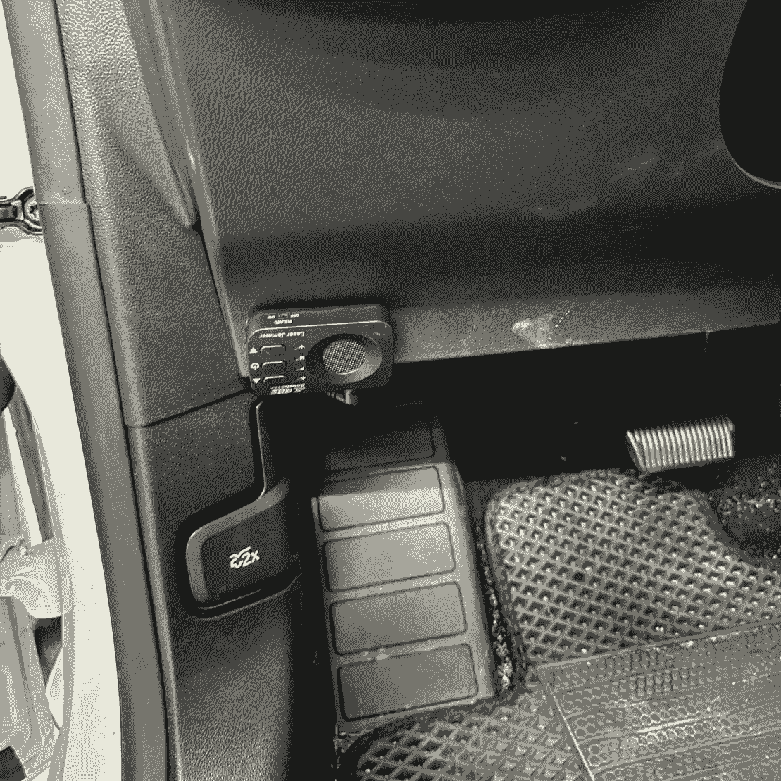 Ford Focus 行駛中隱藏式防護罩外觀