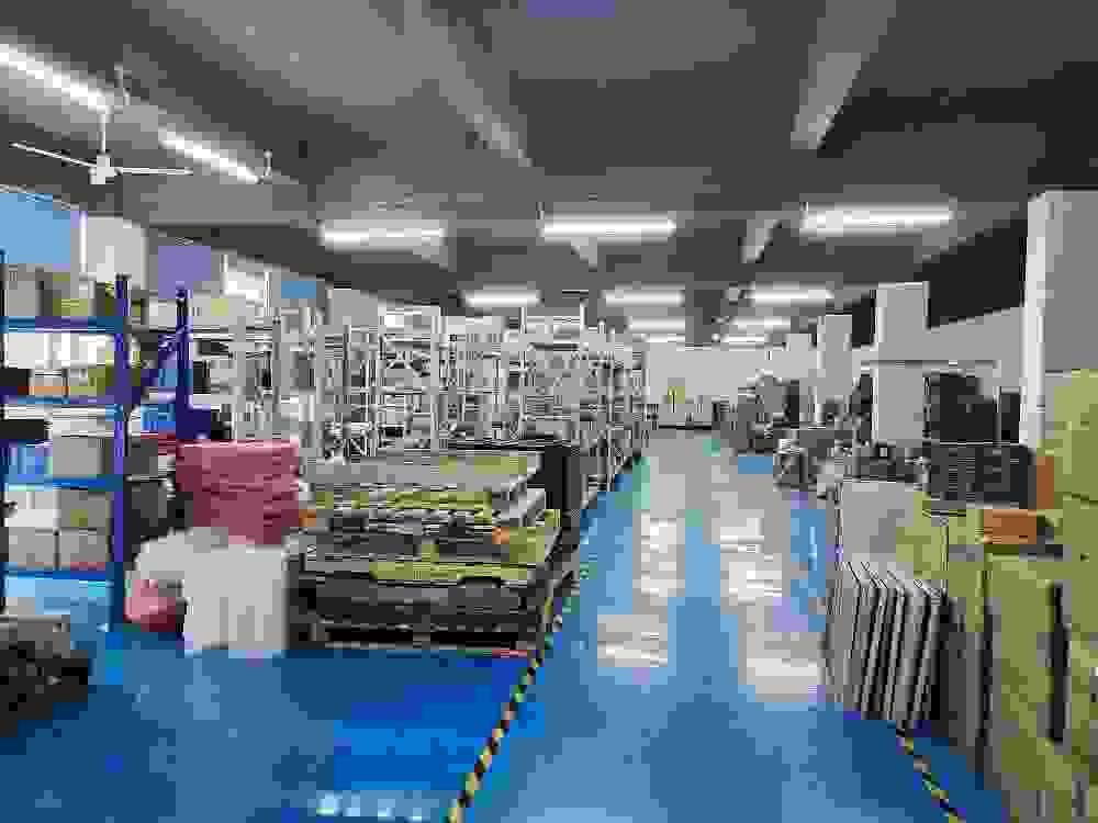 Shenzhen MHC hunting products showroom. Shenzhen MHC hunting products showroom.