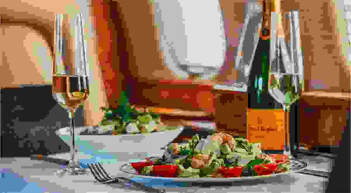 Execute Dinner in Private Flight for VVIP Real Alfa Flight Execute Dinner in Private Flight for VVIP Real Alfa Flight