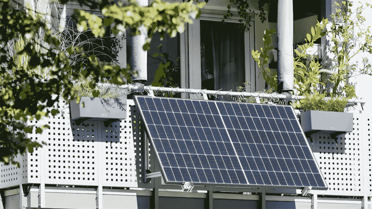 Scopri come funziona un modulo fotovoltaico da balcone.