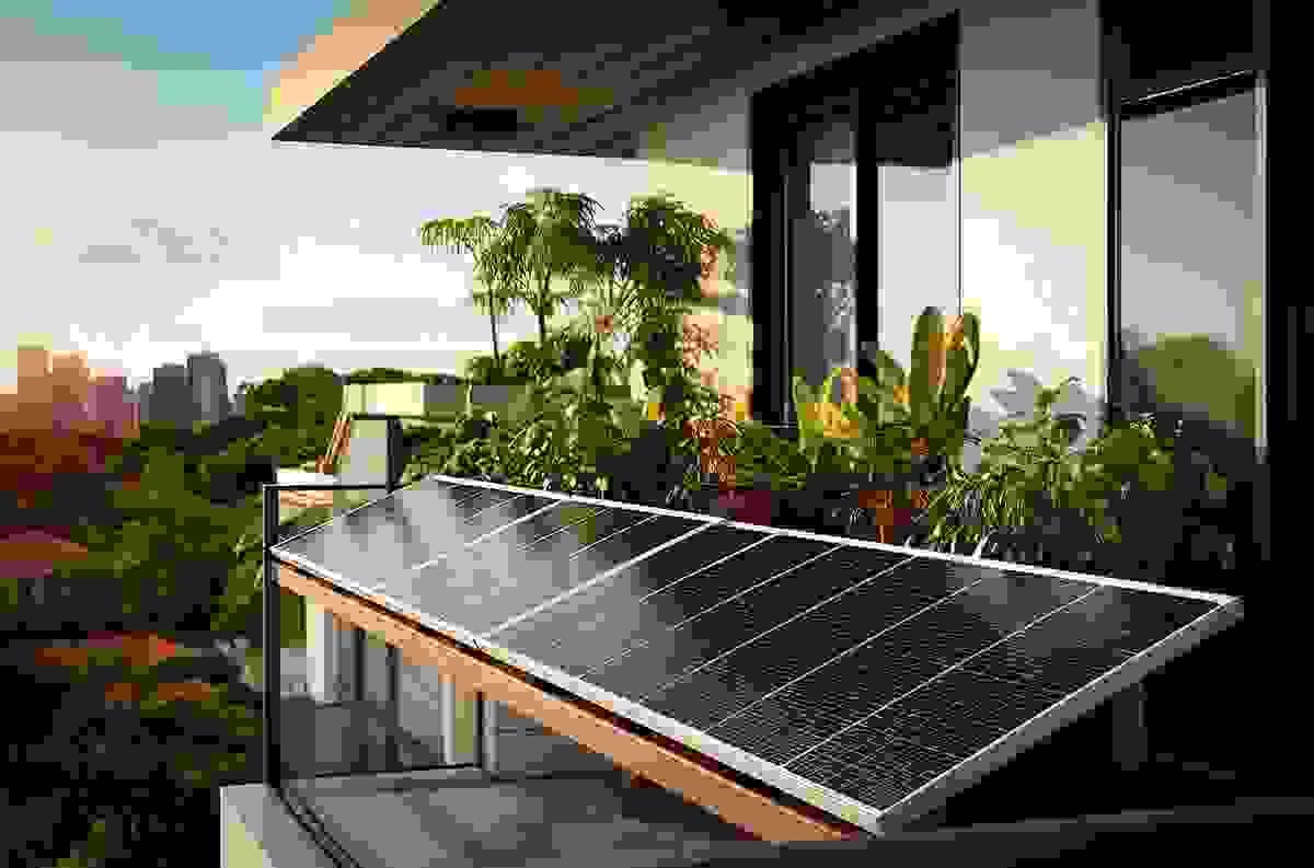Guida all'installazione del modulo fotovoltaico da balcone passo dopo passo.