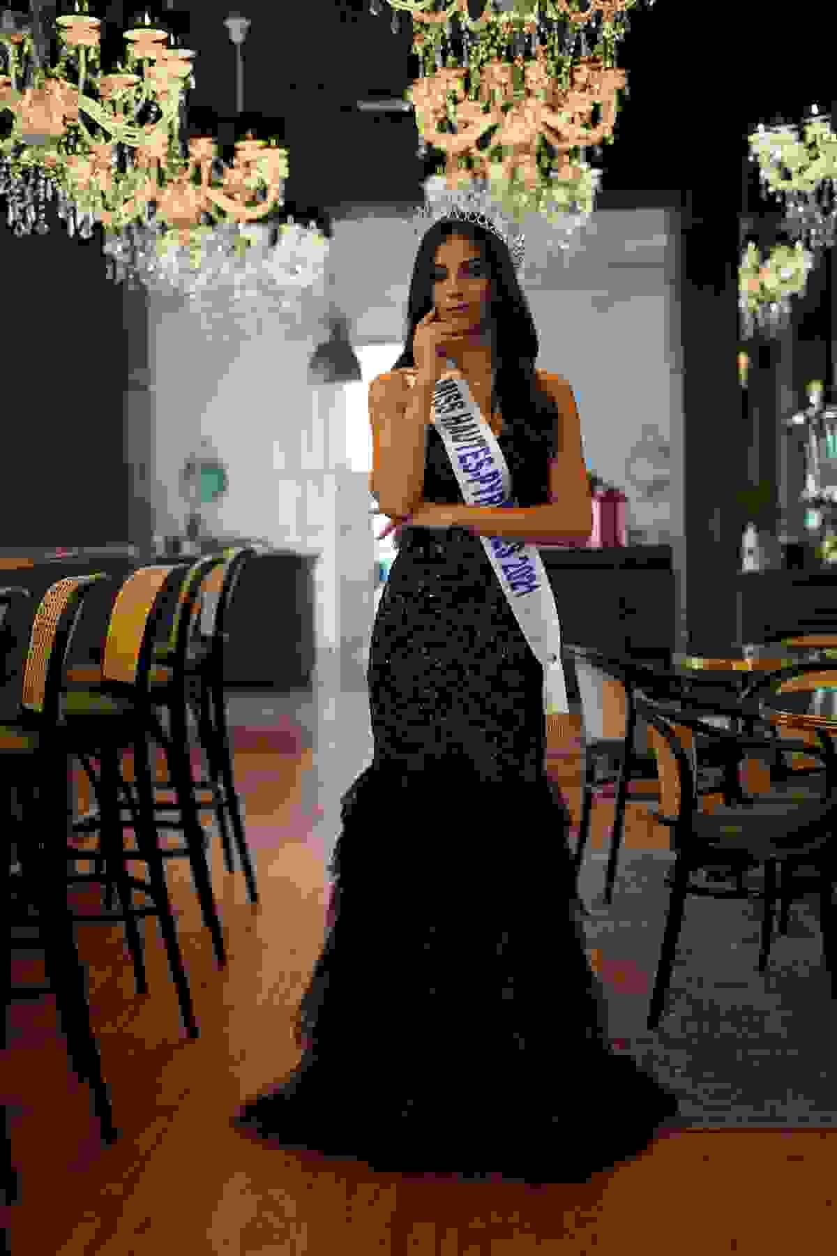 LM JOAILLERIE, BIJOUTERIE MONTAUBAN (82) Place Nationale avec Miss Midi-Pyrénées 2020 portant les bijoux LM JOAILLERIE Crédit photo : @coralieclaverie_photographe