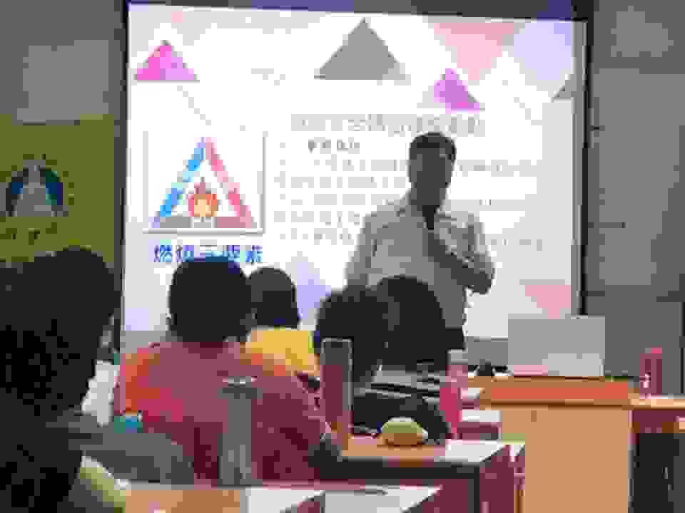 全國防災守護協會內政部立案全國性團體,北中南皆有據點及講師,免費義務性的教育訓練和講習,授課證明,消防大隊,法定年度課程,消防安全、災害危機與應變能力、勞工安全與職業災害、天然災害預防與保命方法、防火防災避難逃生、用電安全哈姆立克.AED .CPR設備實作講解、婦幼安全、兩性平等、性騷擾防範/防暴安全、紓壓解壓、安全防護宣導、民防團與全民國防、校園安全與校園霸凌。 全國防災守護協會內政部立案全國性團體,北中南皆有據點及講師,免費義務性的教育訓練和講習,授課證明,消防大隊,法定年度課程,消防安全、災害危機與應變能力、勞工安全與職業災害、天然災害預防與保命方法、防火防災避難逃生、用電安全哈姆立克.AED .CPR設備實作講解、婦幼安全、兩性平等、性騷擾防範/防暴安全、紓壓解壓、安全防護宣導、民防團與全民國防、校園安全與校園霸凌。