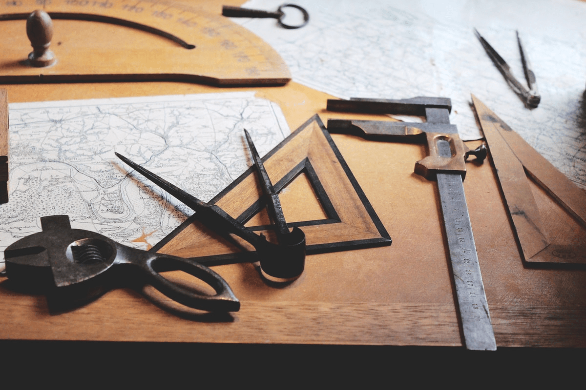 Artisanal instruments for sartorial furnitures