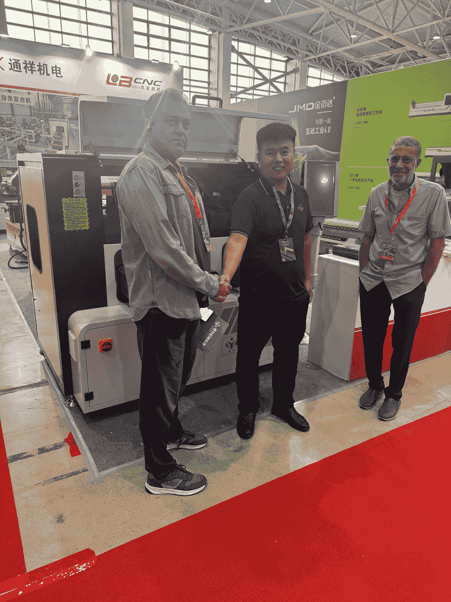 Chinese  door window processing machinery factory meet middle east customers