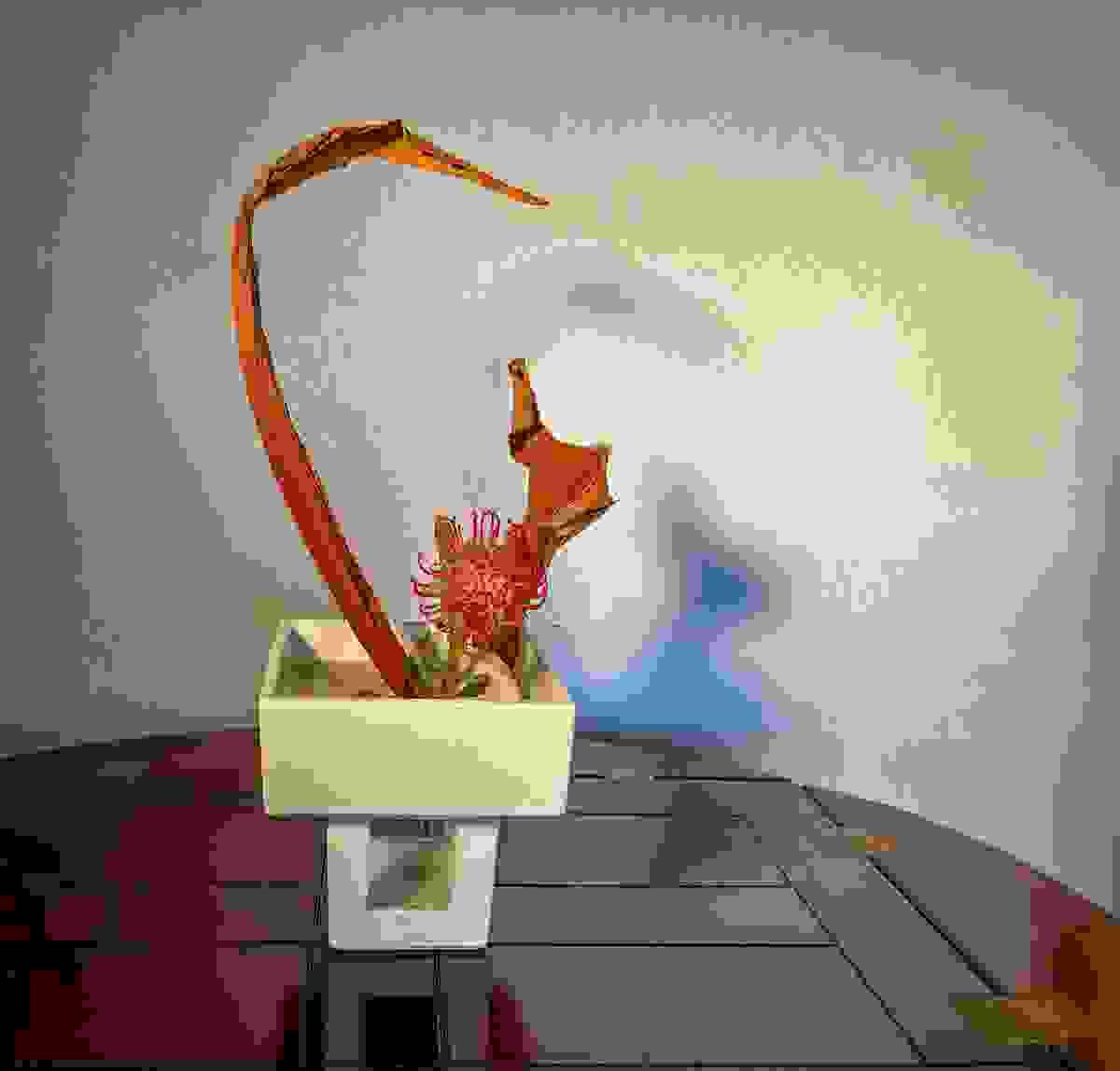 Ikebana, the traditional Japanese art of flower arrangement, invites you to explore the balance of nature and design. Through careful selection and placement of each element, we create breathtaking compositions that reflect beauty and harmony. Discover the Art of Ikebana educate and teach basic concepts of ikebana Ikebana, the traditional Japanese art of flower arrangement, invites you to explore the balance of nature and design. Through careful selection and placement of each element, we create breathtaking compositions that reflect beauty and harmony. Discover the Art of Ikebana educate and teach basic concepts of ikebana