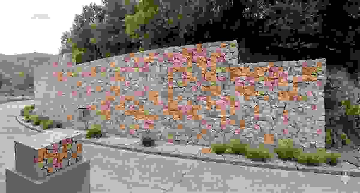 Adaptable to various residential applications. GEOMUR: Customizable Design Available Constructive Solutions GEOFORMA develops prefabricated construction systems to adapt plots with slope and resolve unevenness in a technical, robust, and efficient manner. Our first system, GEOMUR, is a modular solution of retaining walls with prefabricated concrete pieces designed for residential applications. We work to offer architects, builders, and individuals clear and professional solutions to build better on the ground. Adaptable to various residential applications. GEOMUR: Customizable Design Available Constructive Solutions GEOFORMA develops prefabricated construction systems to adapt plots with slope and resolve unevenness in a technical, robust, and efficient manner. Our first system, GEOMUR, is a modular solution of retaining walls with prefabricated concrete pieces designed for residential applications. We work to offer architects, builders, and individuals clear and professional solutions to build better on the ground.