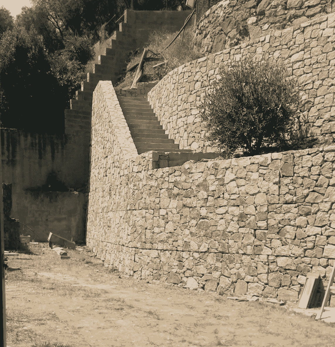 GEOMUR is a system of prefabricated retaining walls that optimizes construction on sloped terrain. GEOMUR: Modular Solution What do we do GEOFORMA develops prefabricated construction systems to adapt plots with slope and resolve unevenness in a technical, robust, and efficient manner. Our first system, GEOMUR, is a modular solution of retaining walls with prefabricated concrete pieces designed for residential applications. We work to offer architects, builders, and individuals clear and professional solutions to build better on the ground. GEOMUR is a system of prefabricated retaining walls that optimizes construction on sloped terrain. GEOMUR: Modular Solution What do we do GEOFORMA develops prefabricated construction systems to adapt plots with slope and resolve unevenness in a technical, robust, and efficient manner. Our first system, GEOMUR, is a modular solution of retaining walls with prefabricated concrete pieces designed for residential applications. We work to offer architects, builders, and individuals clear and professional solutions to build better on the ground.