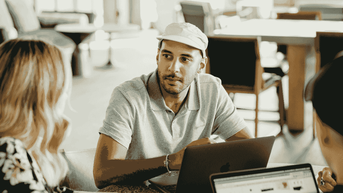marketing an online community membership through engaging discussions