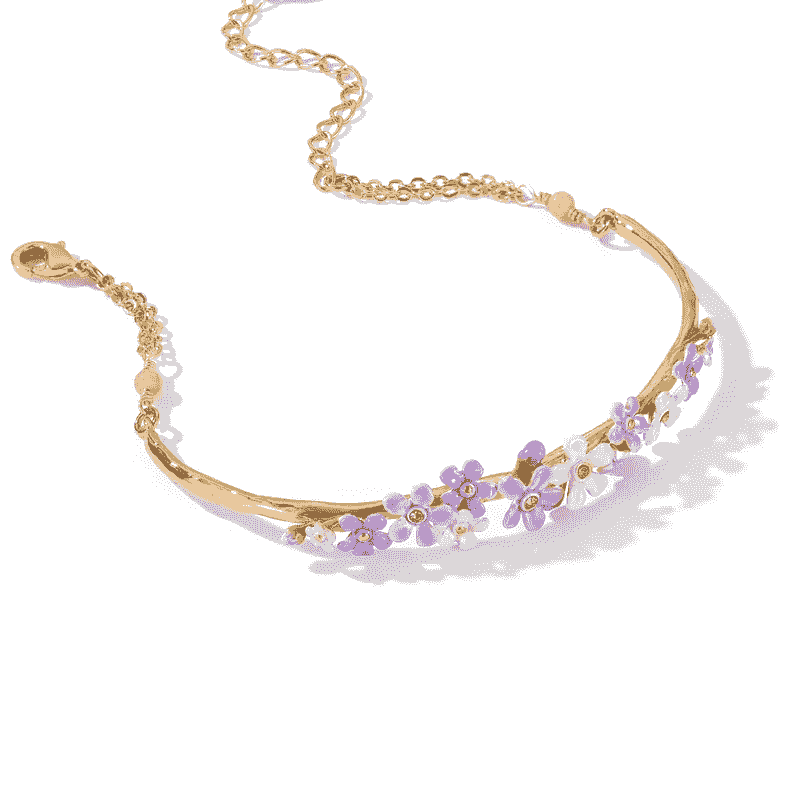 Stunning flower bracelet showcasing beautiful design elements.