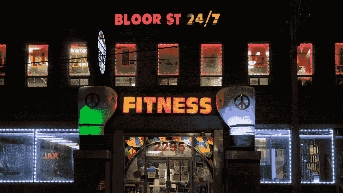 designing a homepage for a fitness coach with engaging visuals