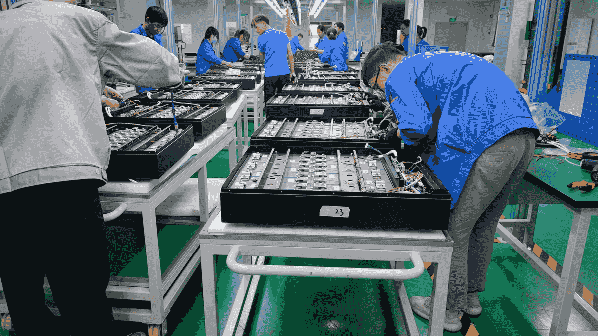 Comparison between OEM vs ODM Supplier in manufacturing processes.