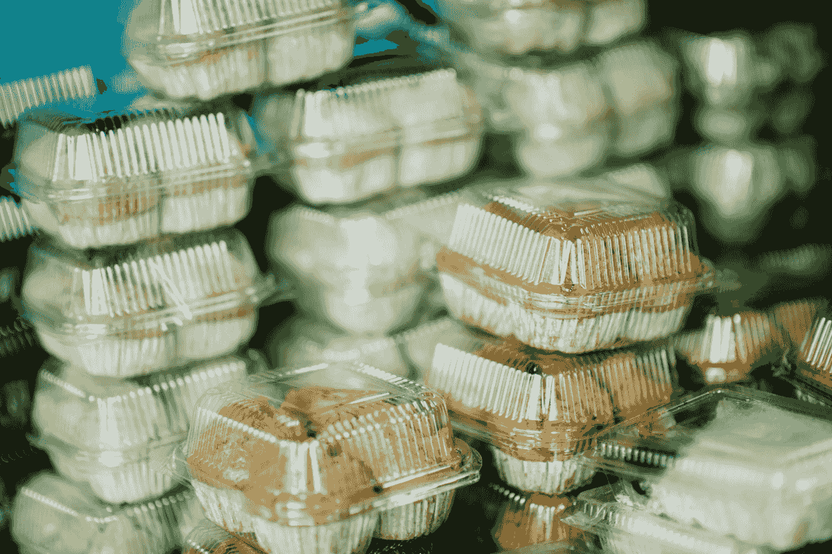 Durable plastic containers for bakery goods ideal for cakes and cookies