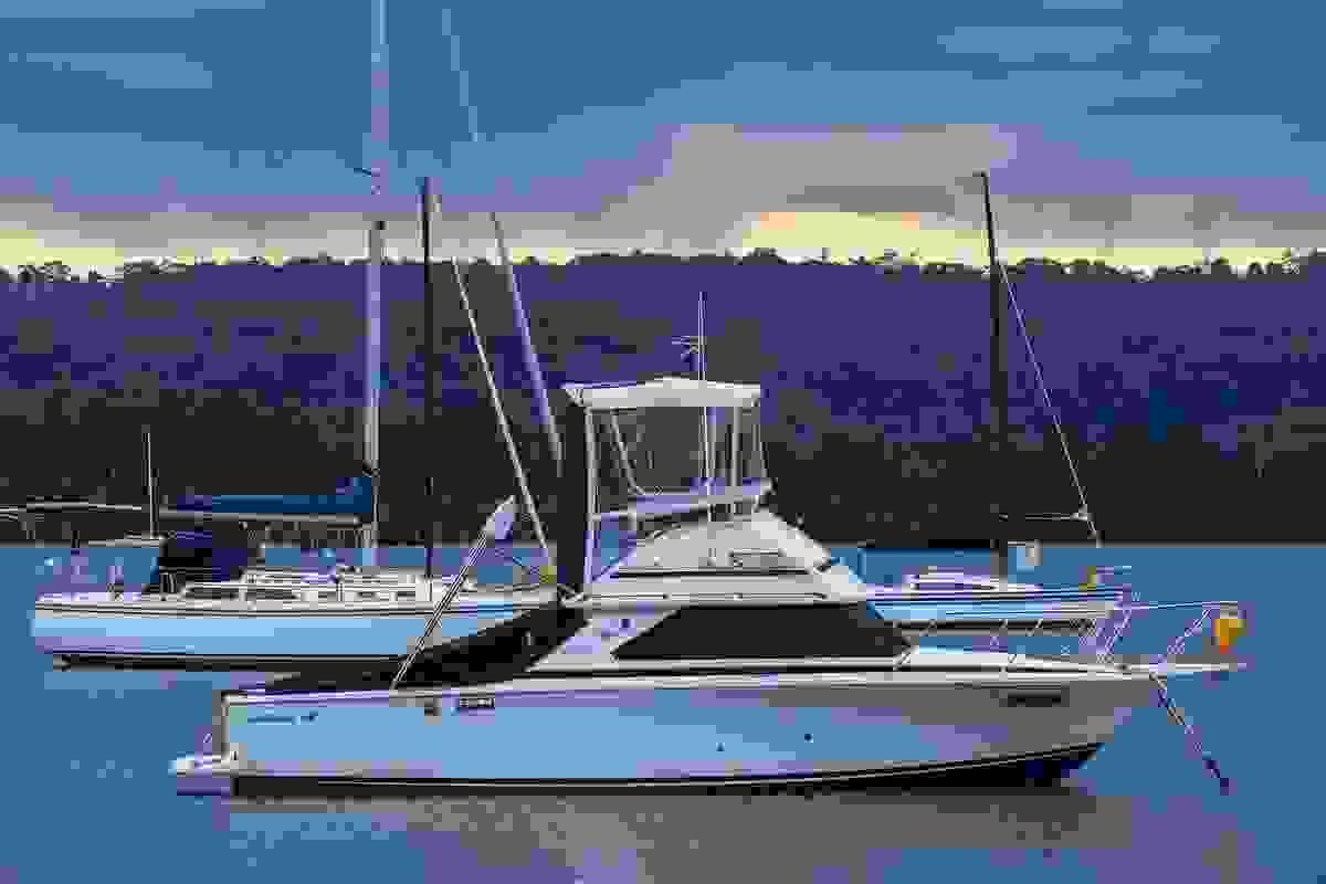 custom aluminum flats boat enjoying peaceful lake outing