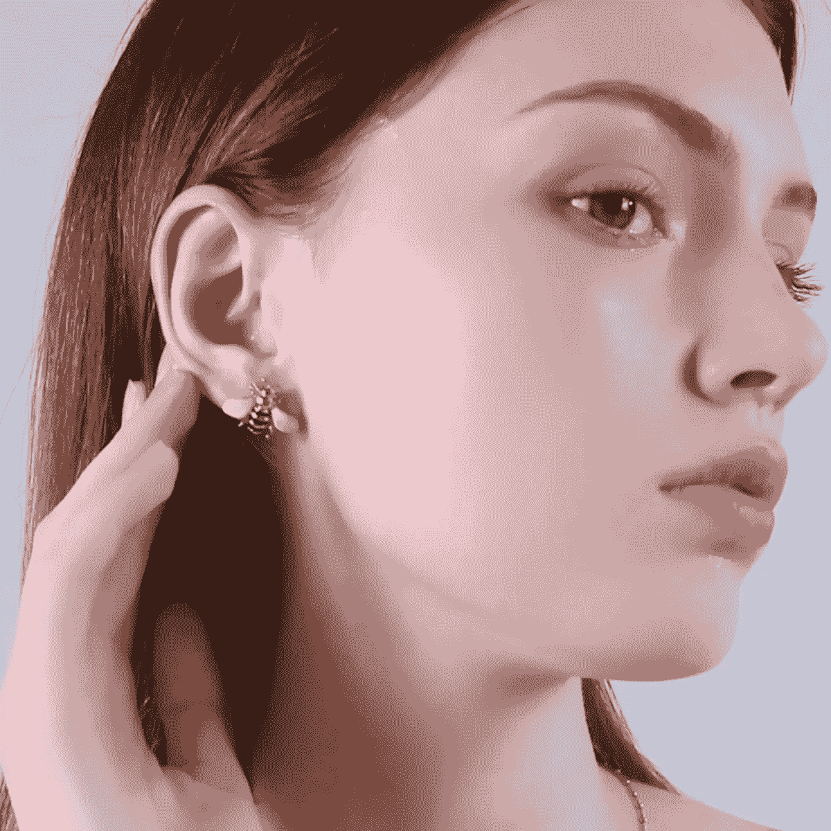Stunning examples of elegant bee jewelry showcasing intricate designs.