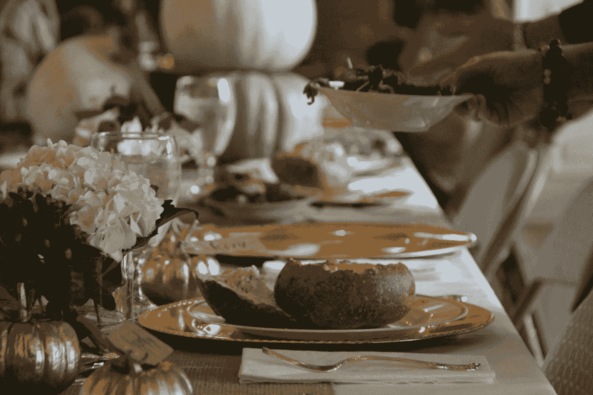 Stylish setup featuring durable disposable dinner plates at a party