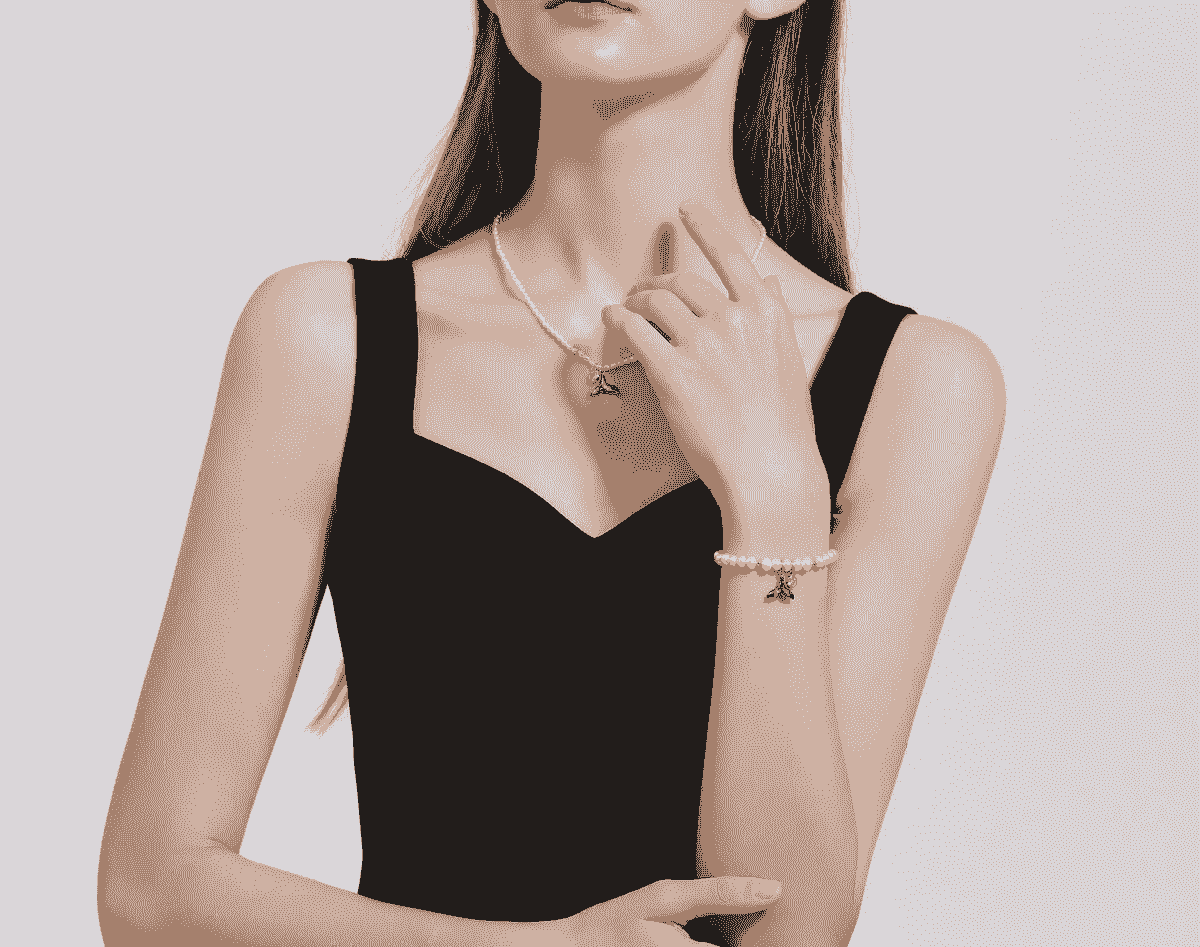 Elegant design of a beautiful pearl bracelet featuring exquisite details.