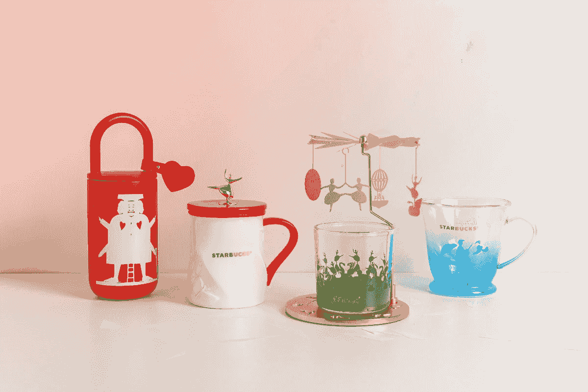 Elegant mugs as cool holiday gifts for employees