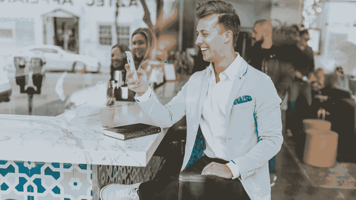 Kirim buletin penjualan yang mengagumkan dengan Strikingly ecommerce