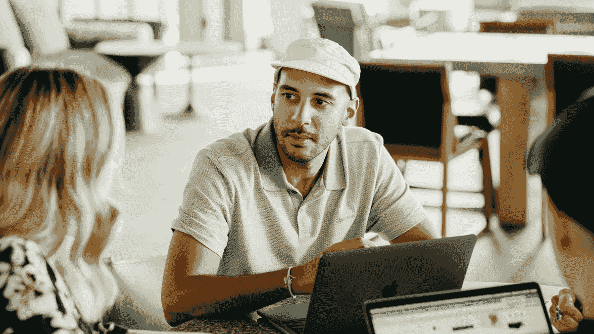 Inicia tu viaje de marketing en línea con sitios web de Strikingly