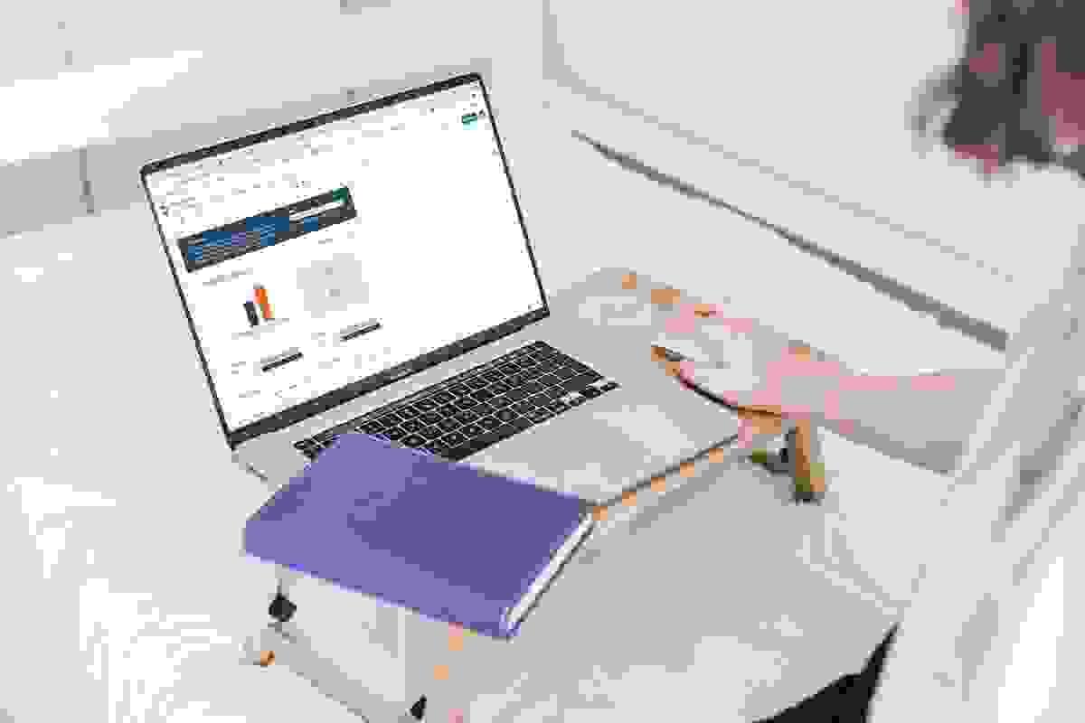 Koszt stworzenia strony internetowej - oszczędzaj pieniądze
