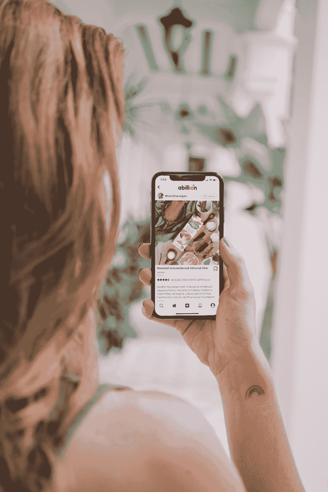 Anuncio atractivo en Instagram Story que presenta la colaboración con un influencer