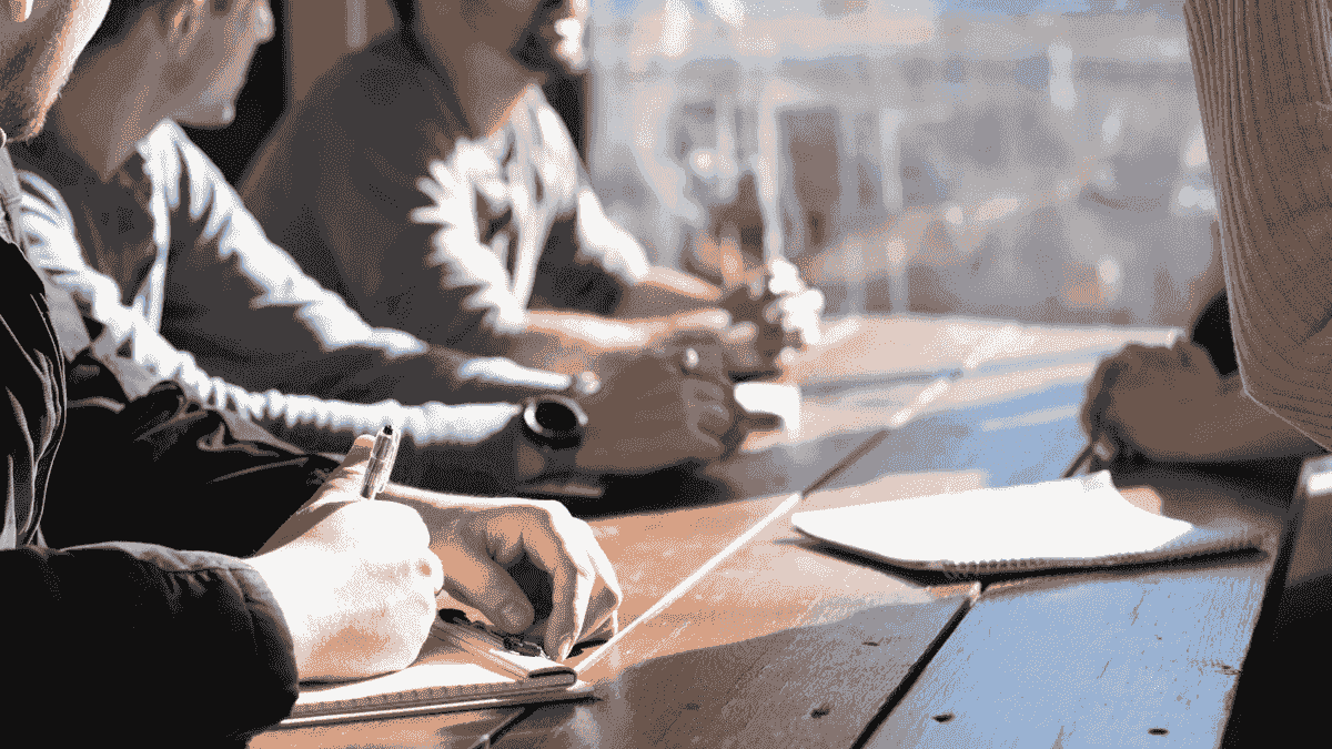 اعرض موقع الاستشارات الخاص بك مع Strikingly ecommerce