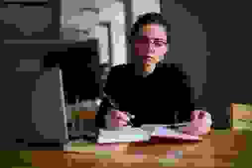 Wie man eine herausragende Website-Bio schreibt