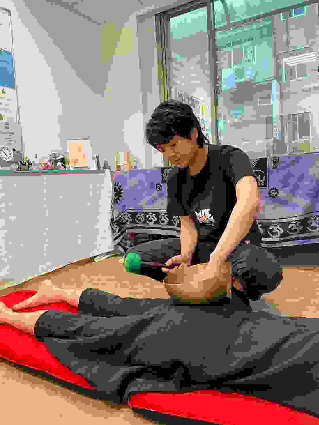 鏡咖啡心靈體驗,專業老師進行頌缽音波放鬆。 鏡咖啡心靈體驗,專業老師進行頌缽音波放鬆。