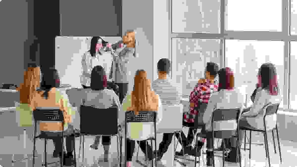 Wie man professionell ins Modeln einsteigt: 8 Expertentipps