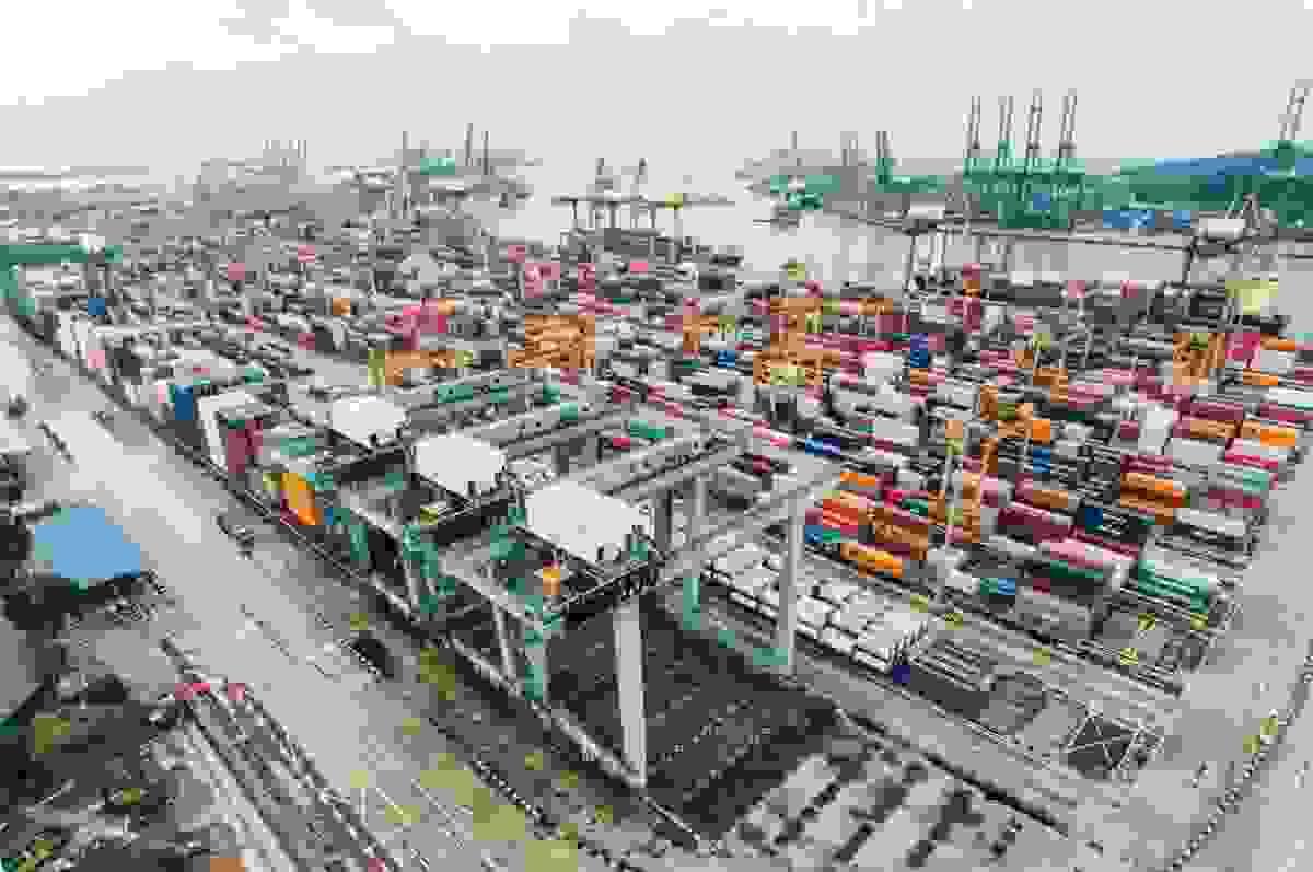 Navigieren im Logistikbereich: Eine effektive Versandstrategie entwickeln