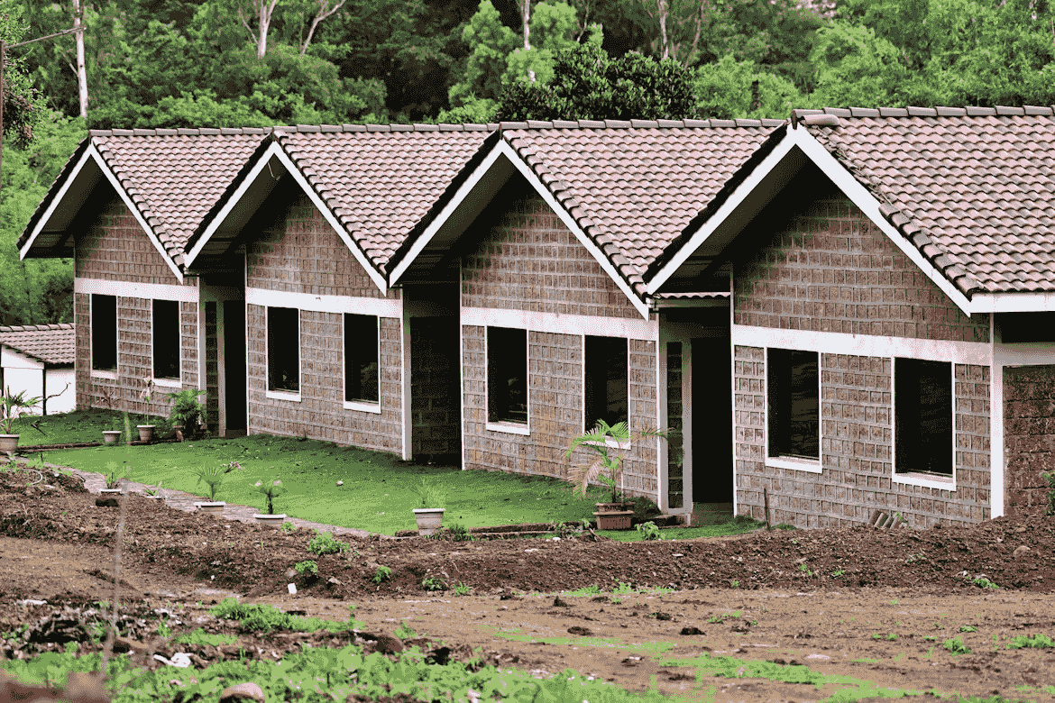 Affordable cost comparison between manufactured homes and traditional homes