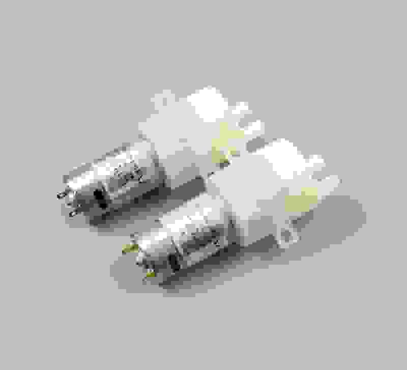 Discover the incredible capabilities of the GDB390 (Round Shape) 12V, 24V DC selfpriming pump. Equipped with advanced micropump technology, a new motor, and a longer service life, this pump guarantees quality performance for carbonated beverage machines, miniature water pumps, and tea sets.