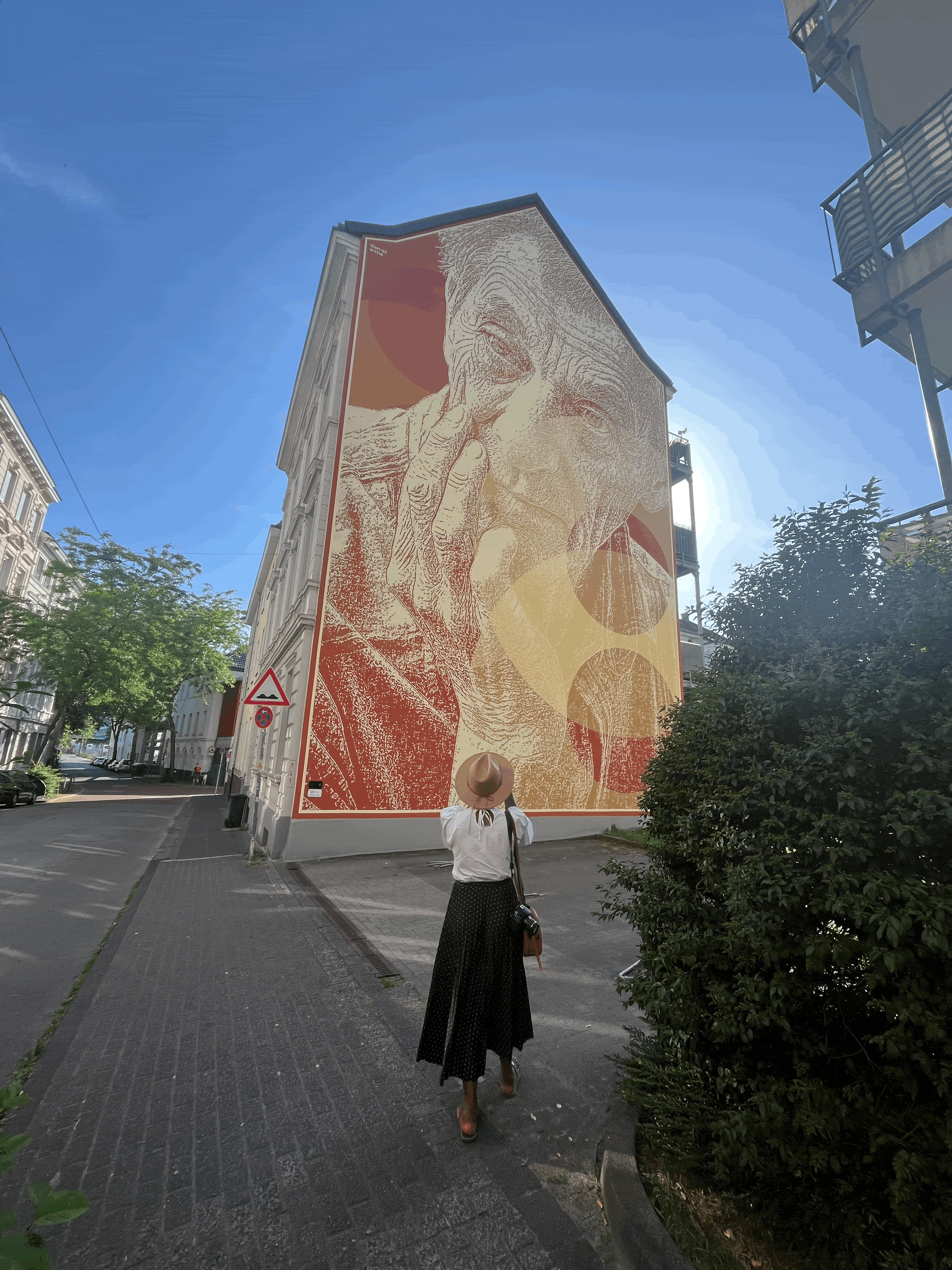 Copyright: Mariam Muwanga // Mural: Müller by Daniel Eime (Wuppertal-Arrenberg)