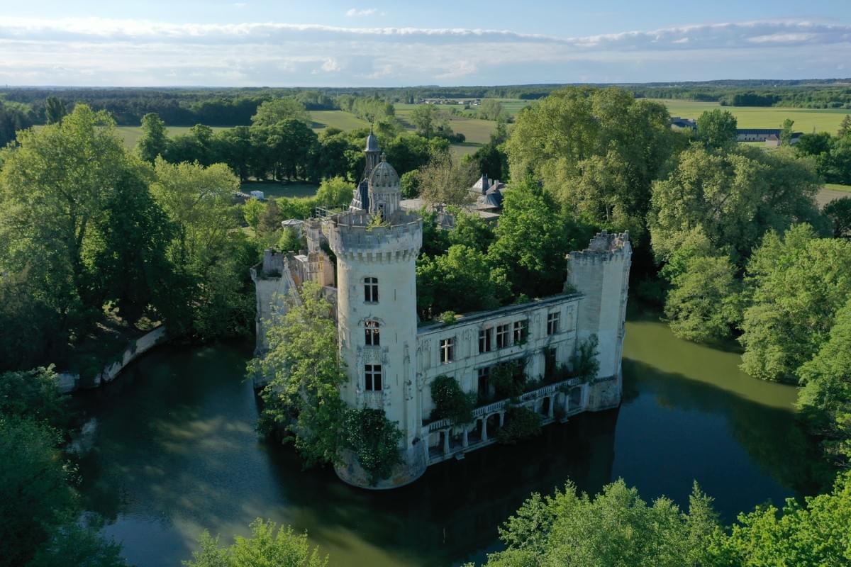 La Mothe Chandeniers : l'incroyable renaissance d'un ch...