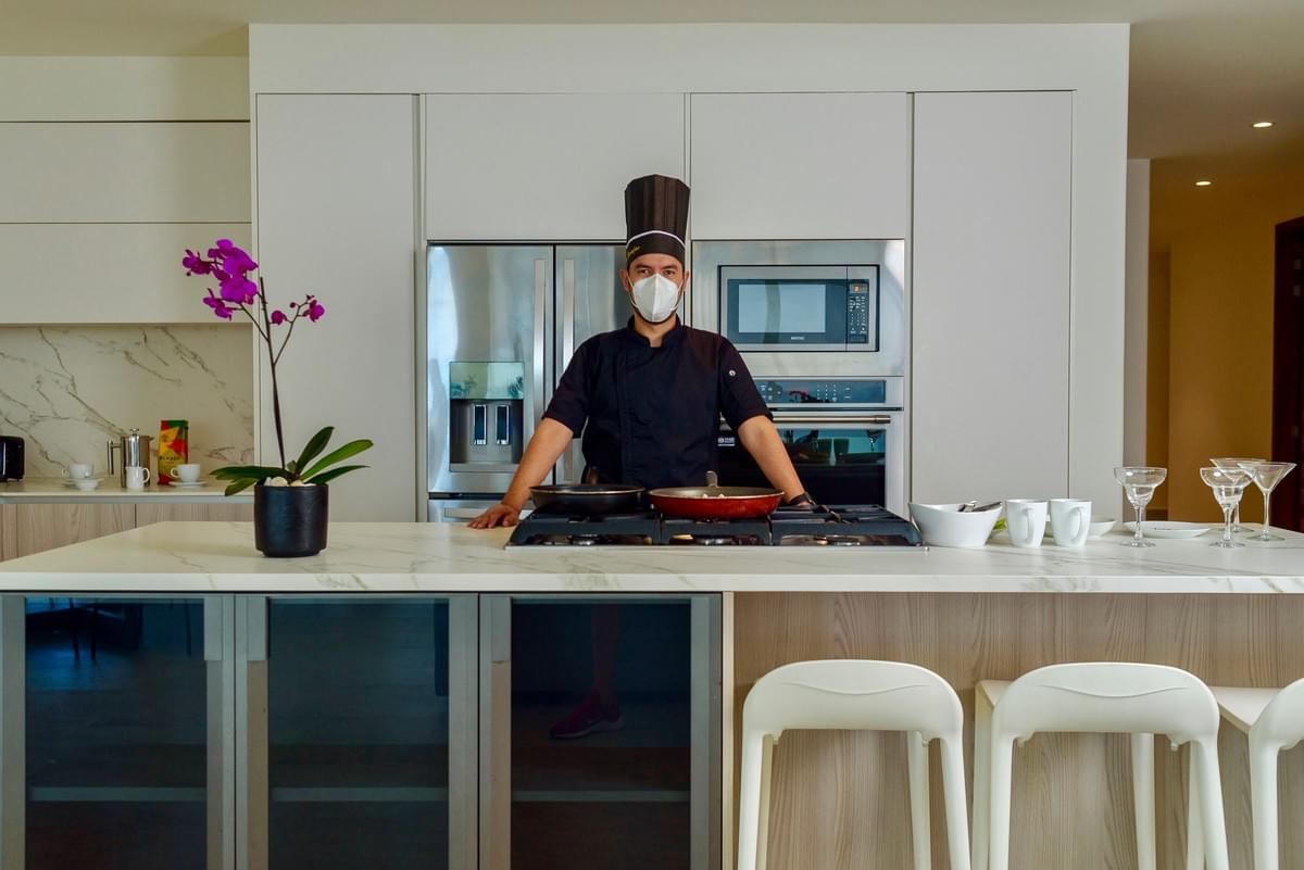 Private chef dining experience at luxury burnout retreat. Private chef dining experience at luxury burnout retreat.