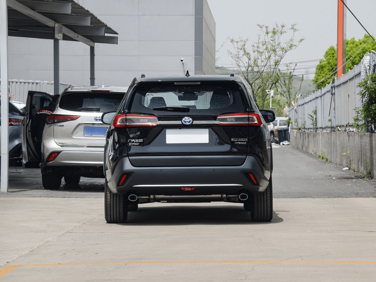 FAW Toyota 2023 Veranda 2.0L CVT Two wheel Drive Leading Edition